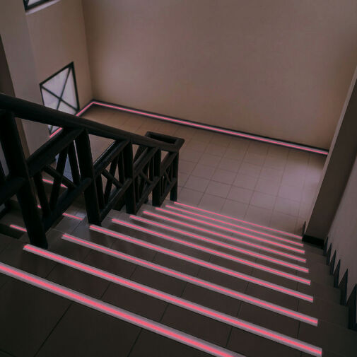 11075 • Protišmyková lepiaca páska – s fosforeskujúcim značkovacím pruhom – 5 m x 50 mm – 5 druhov