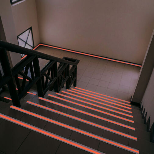 11075 • Protišmyková lepiaca páska – s fosforeskujúcim značkovacím pruhom – 5 m x 50 mm – 5 druhov