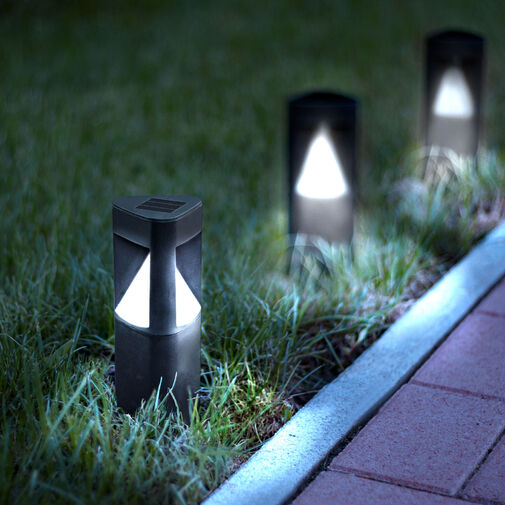 11233A • LED solárna lampa - v tvare trojuholníka, čierna, plastová