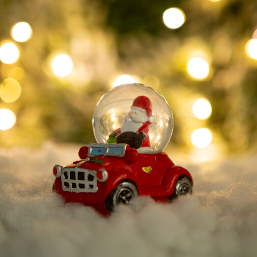 58061D • Vianočná snehová guľa - Mikuláš s autom - 8,5 x 5,6 x 7 cm