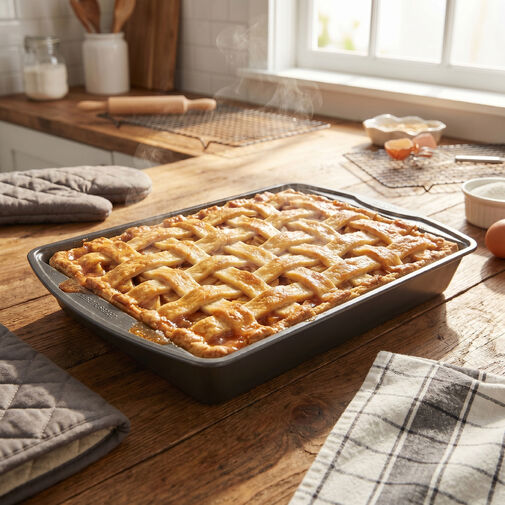 BS10005-M • Baker’s Secret Classic Line plech na pečenie – „M“ – 44,3 x 26,9 x 5,5 cm