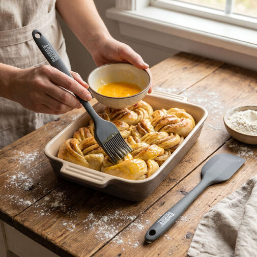 BS40126 • Baker's Secret – 2-dielna sada silikónového štetca a stierky – 21/22 cm – čierna